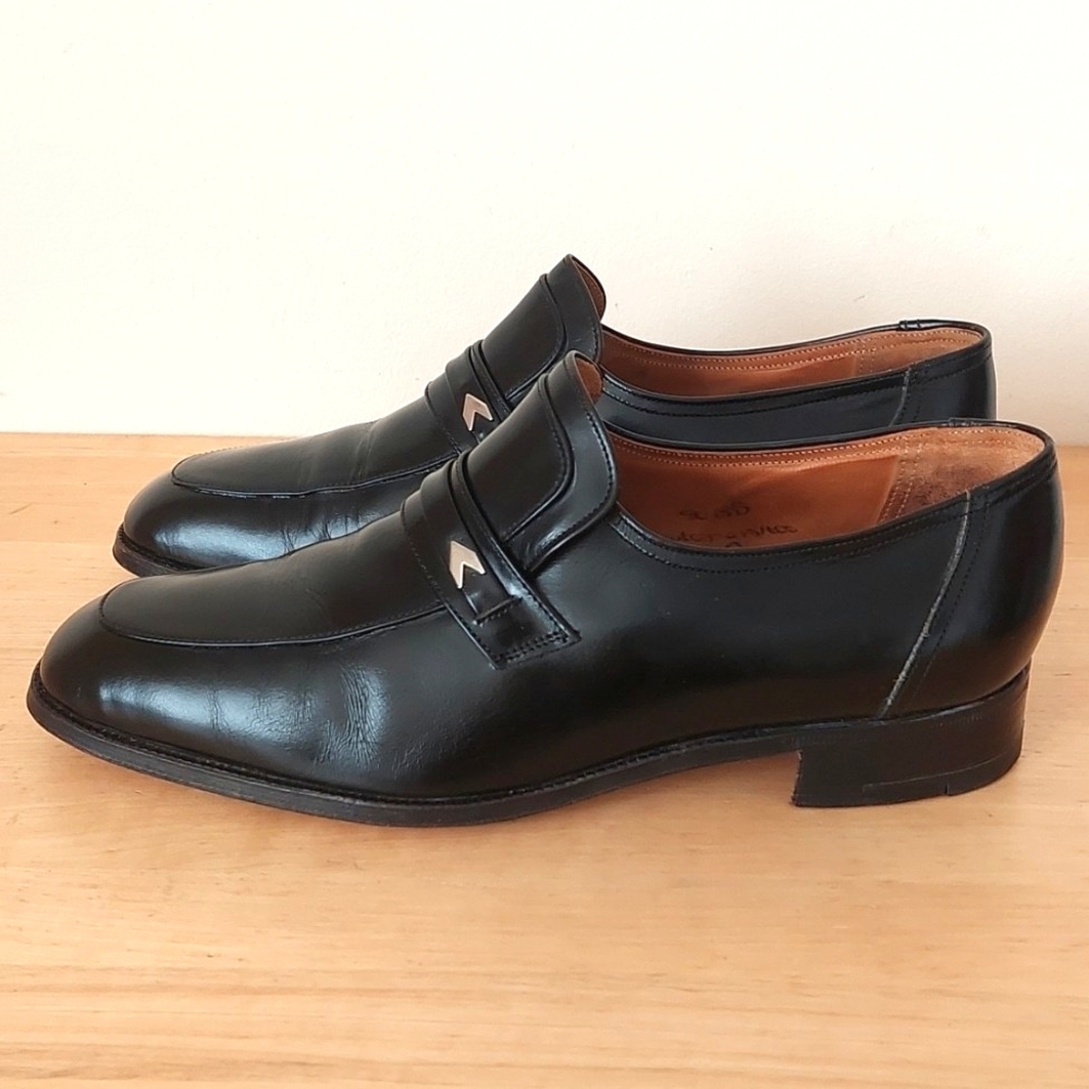 Black Leather Slip-On Men’s Dress Loafers - Picture 2 of 16